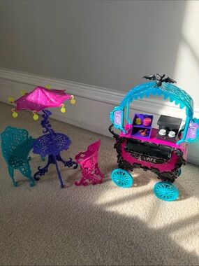 Monster High Scaris: City of Frights Café Cart Playset 2012